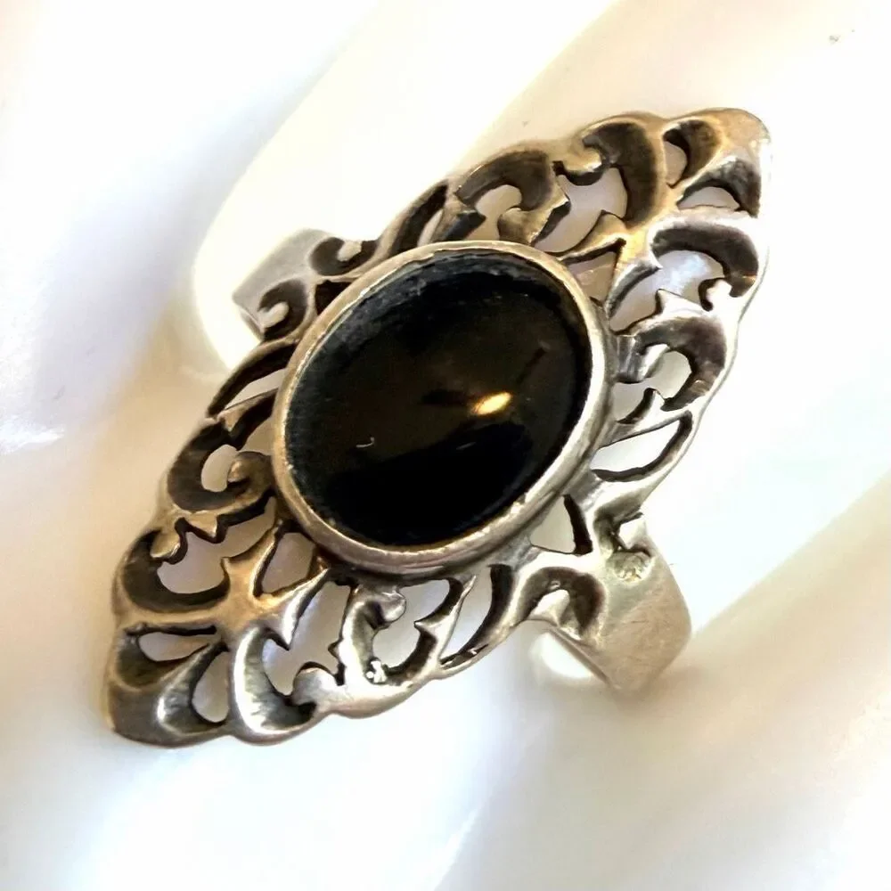 Vintage Sterling Silver black stone  Filigree Ring